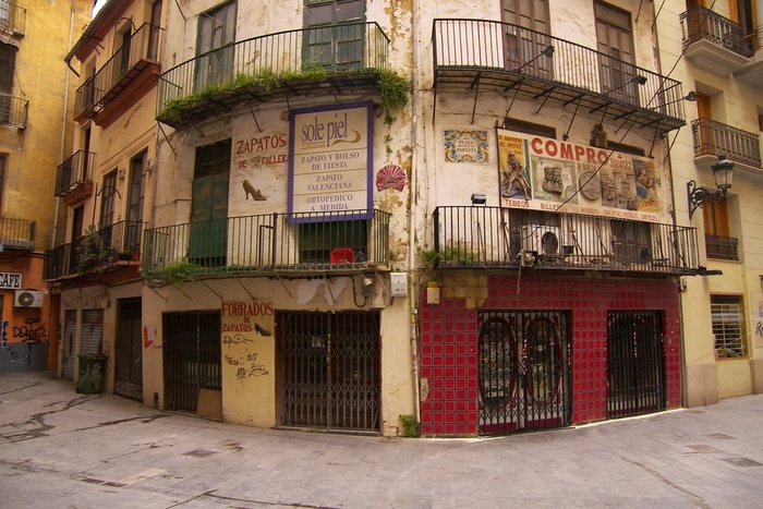 Valencia Corner