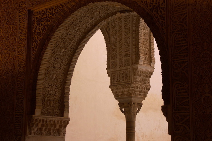 Arch, Pillar